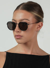 Tate Sunglasses - Black/Smoke
