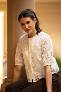 Broderie  / White