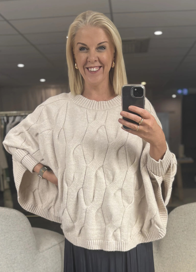 Cable Poncho - Rice