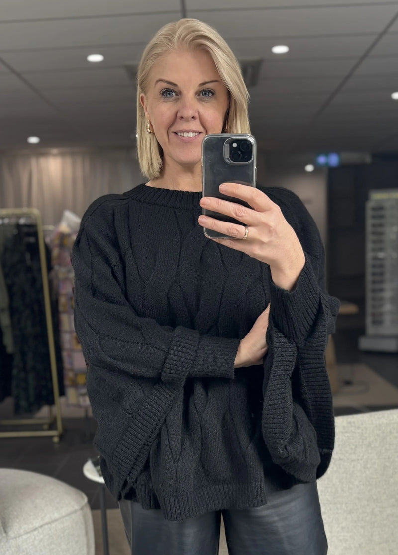 Cable Poncho - Black