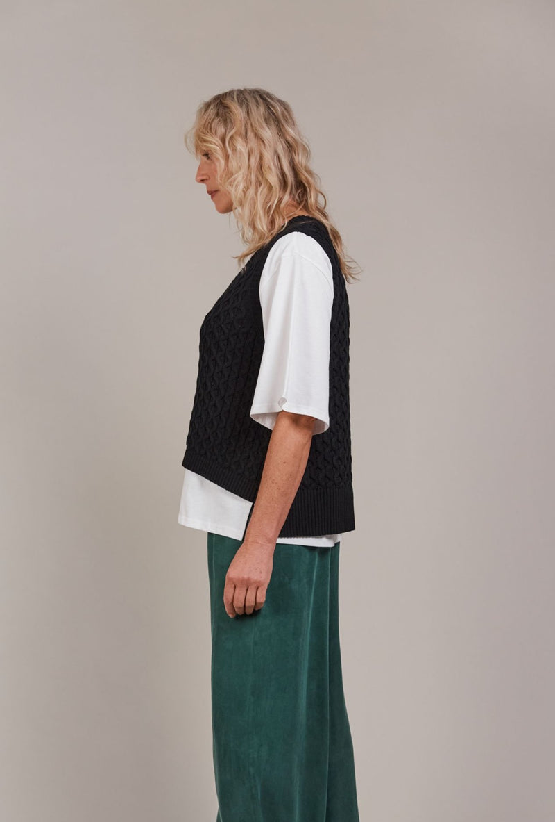 Naviva Vest - Black