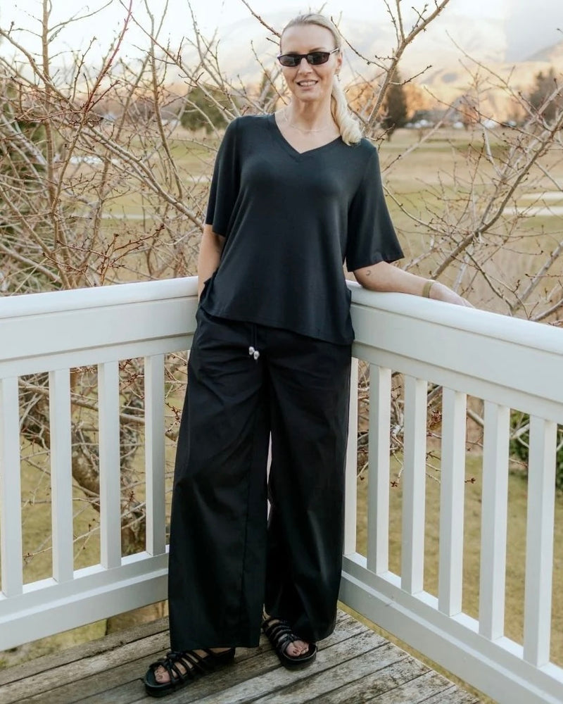 Zoe V Neck Tee / Black