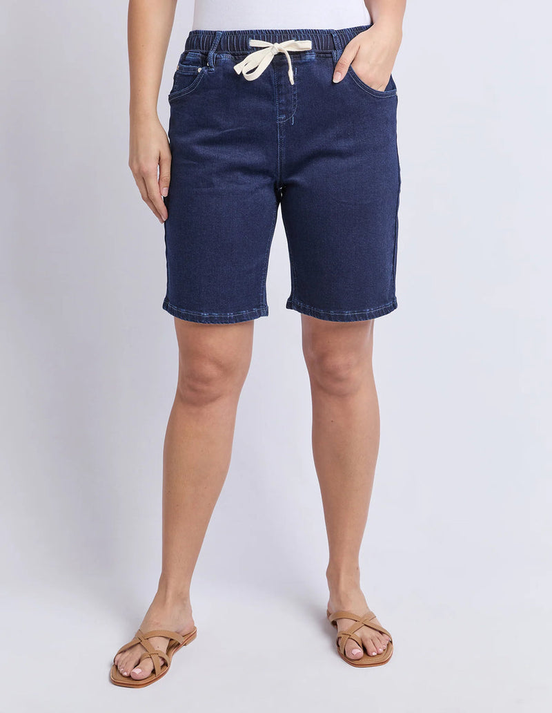 Gabby Bermuda Shorts / Dark Blue