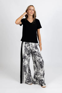 V Please Tee / Black