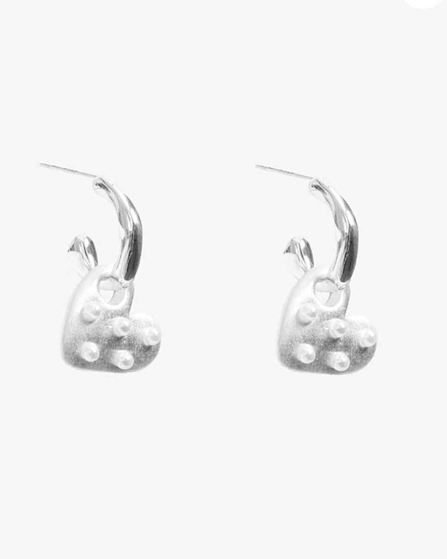 Love Pearl Earring
