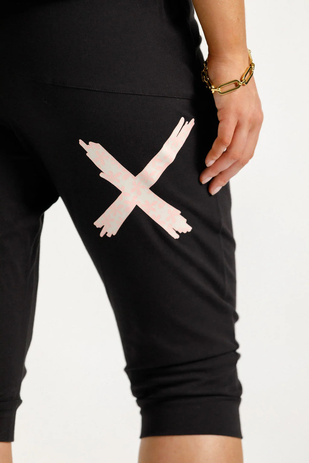 3/4 Apartment Pants / Black and Blossom Daisy