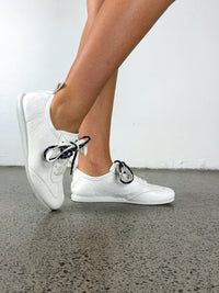 Crema - White