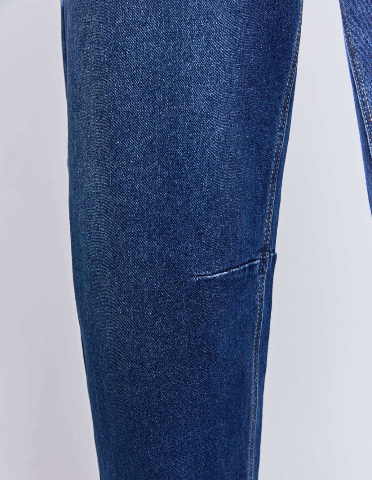 Bessie Barrel Jean / Dark Blue Wash