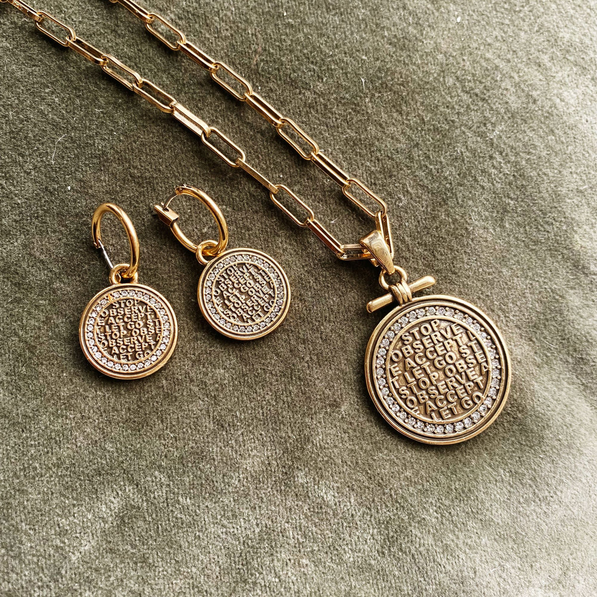 2018-0989 Long chain, Coins of relief