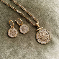 2018-0989 Long chain, Coins of relief