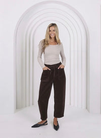 Leo Barrel Jeans Corduroy - Chocolate - Preorder