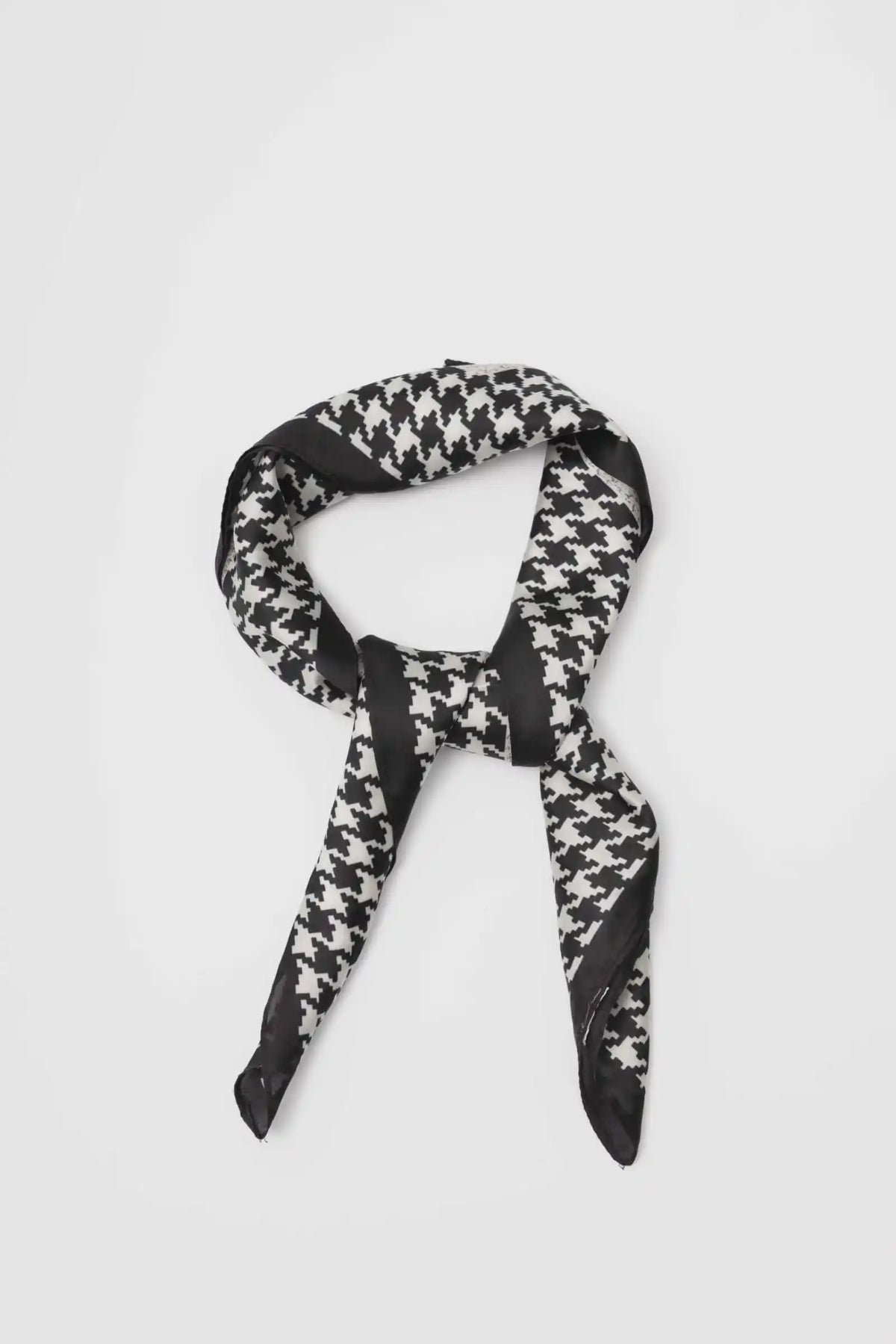 Houndstooth Square Scarf / Black