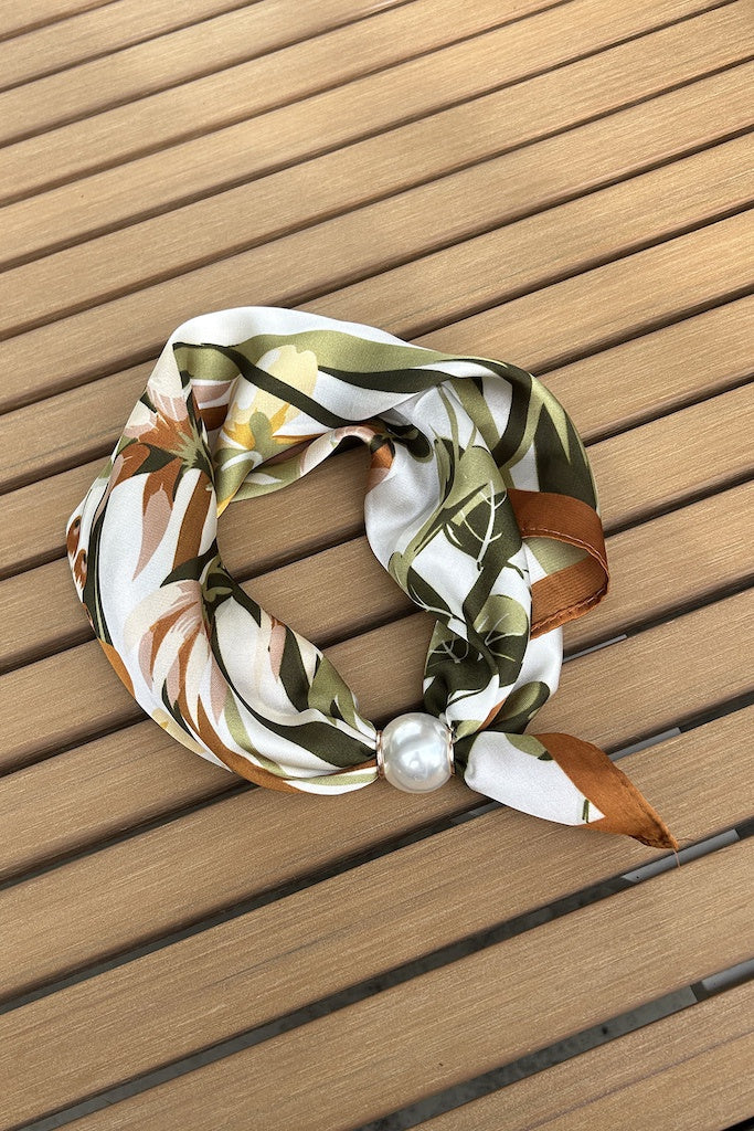 Pearl Fasten Neck Tie / Reed Garden