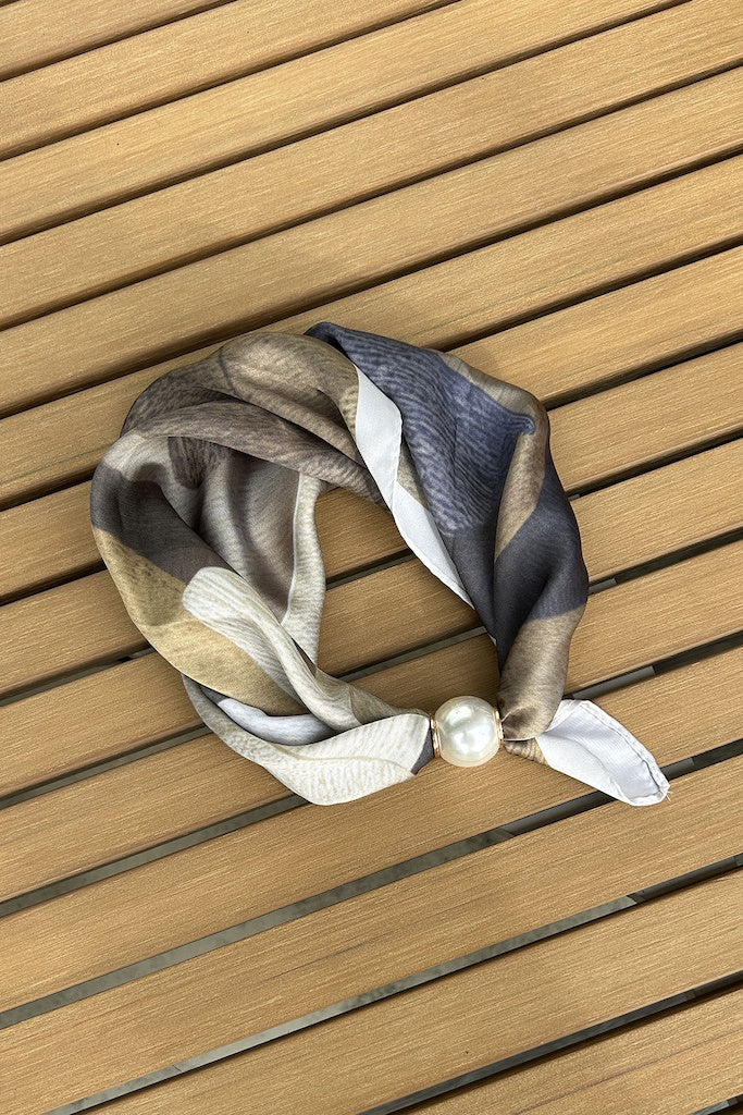Pearl Fasten Neck Tie / Riverstone
