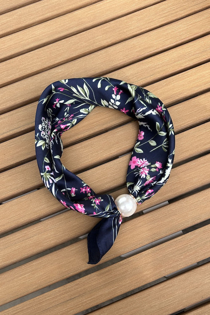 Pearl Fasten Neck Tie / Flora Belle