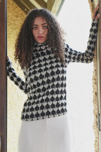 Heart Work Top / Black & Cream