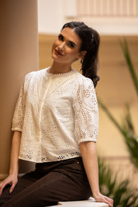 Broderie  / White