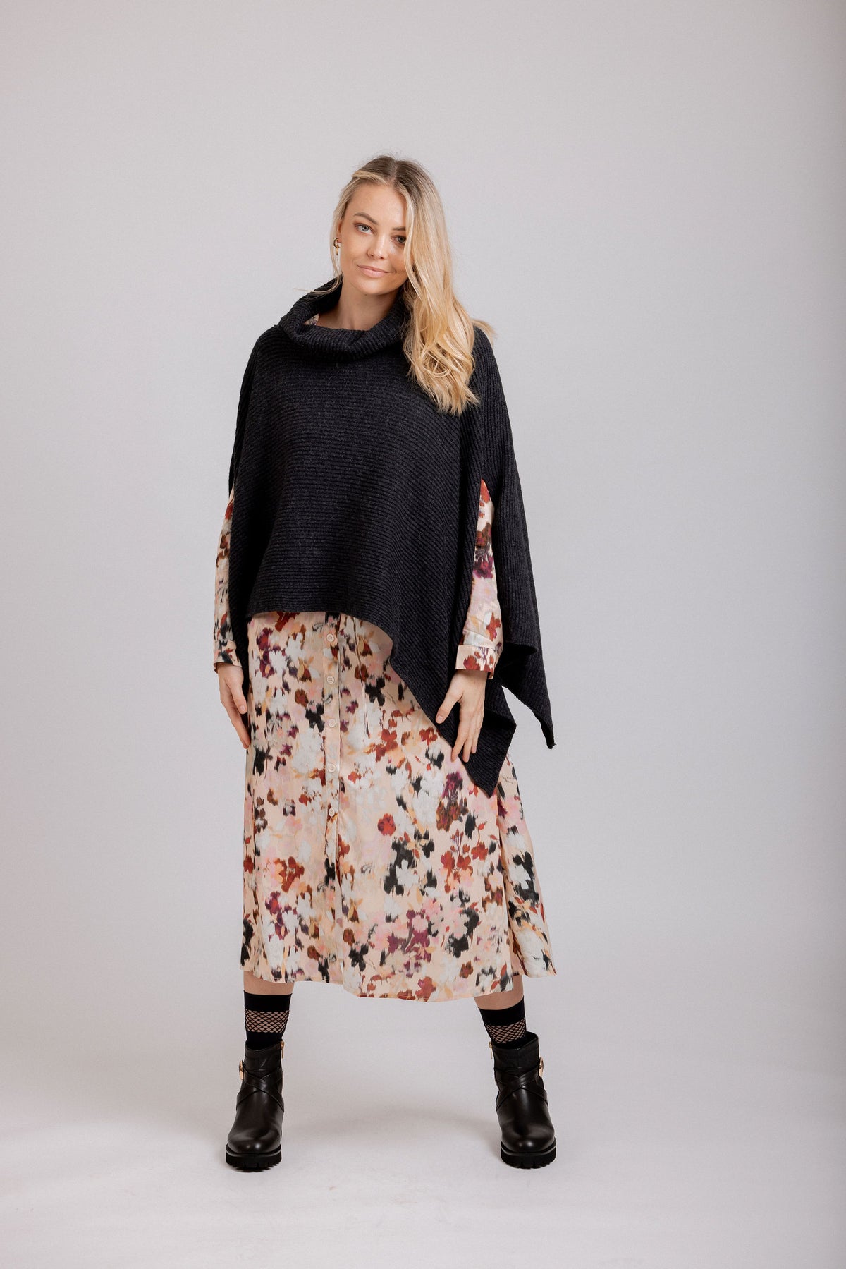 Nessie Cape - Charcoal
