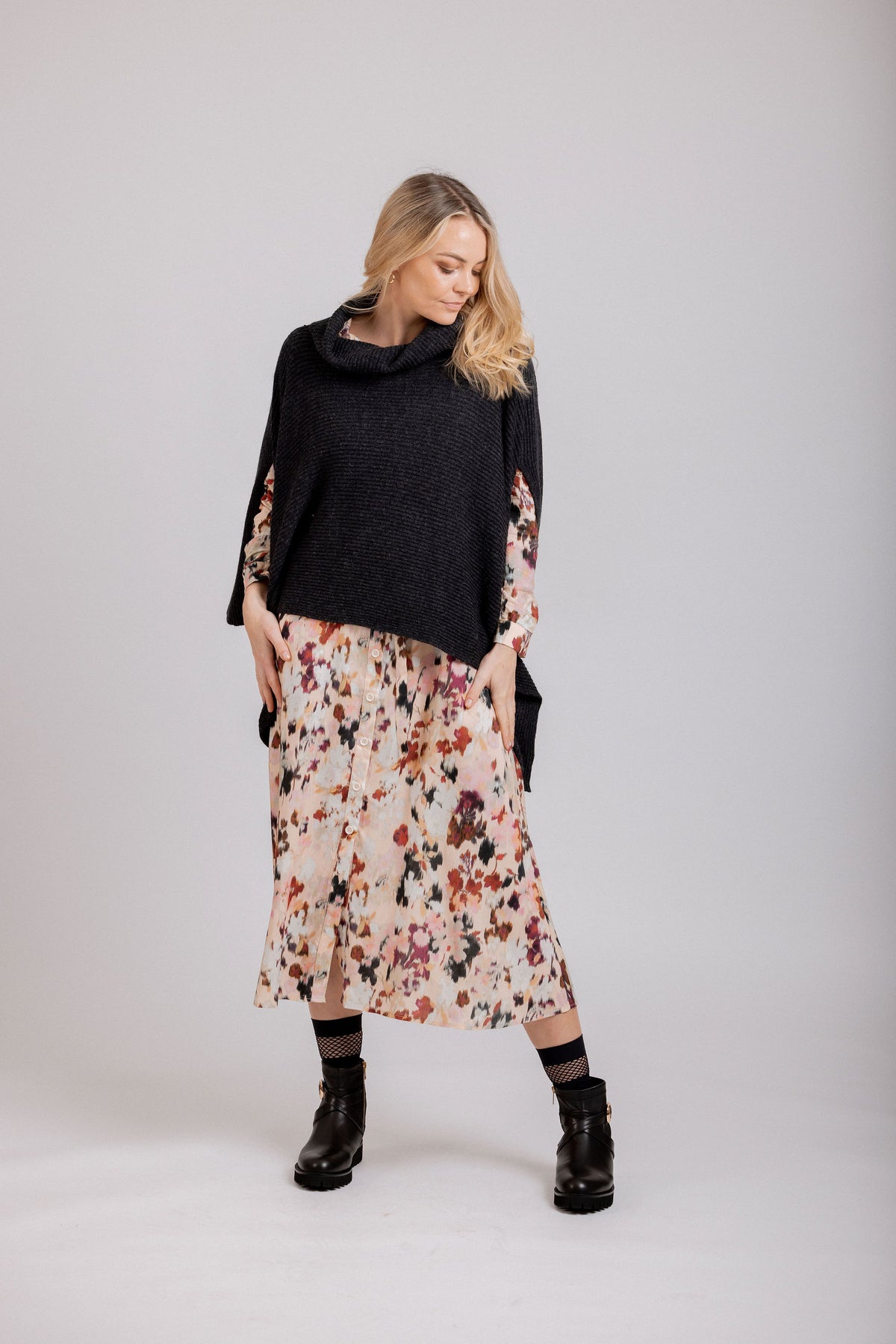 Nessie Cape - Charcoal