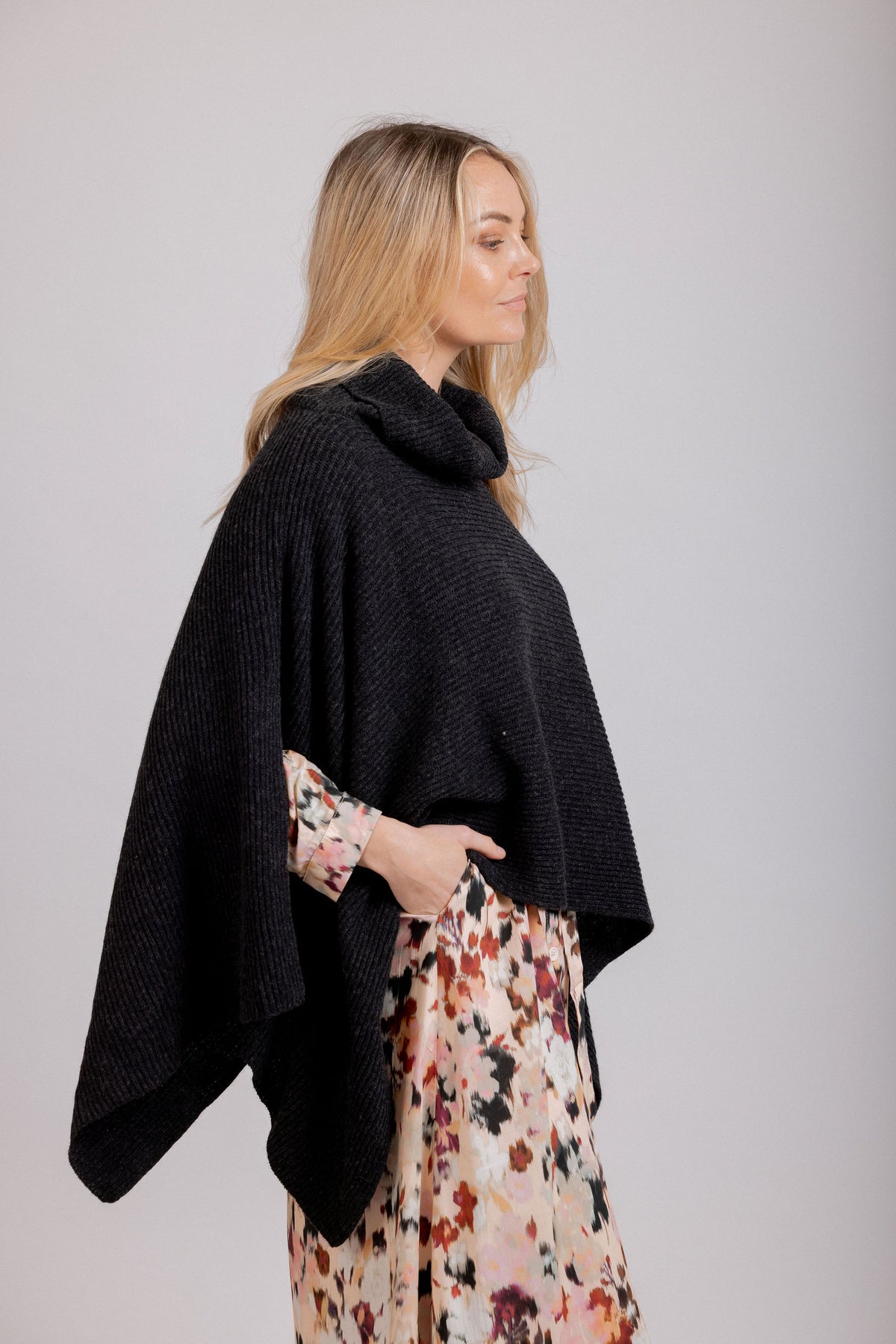 Nessie Cape - Charcoal