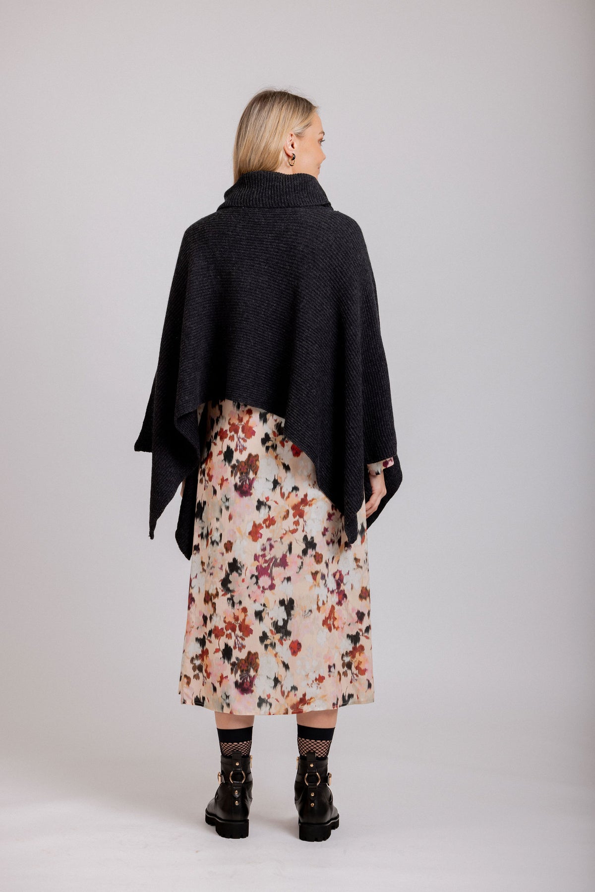 Nessie Cape - Charcoal