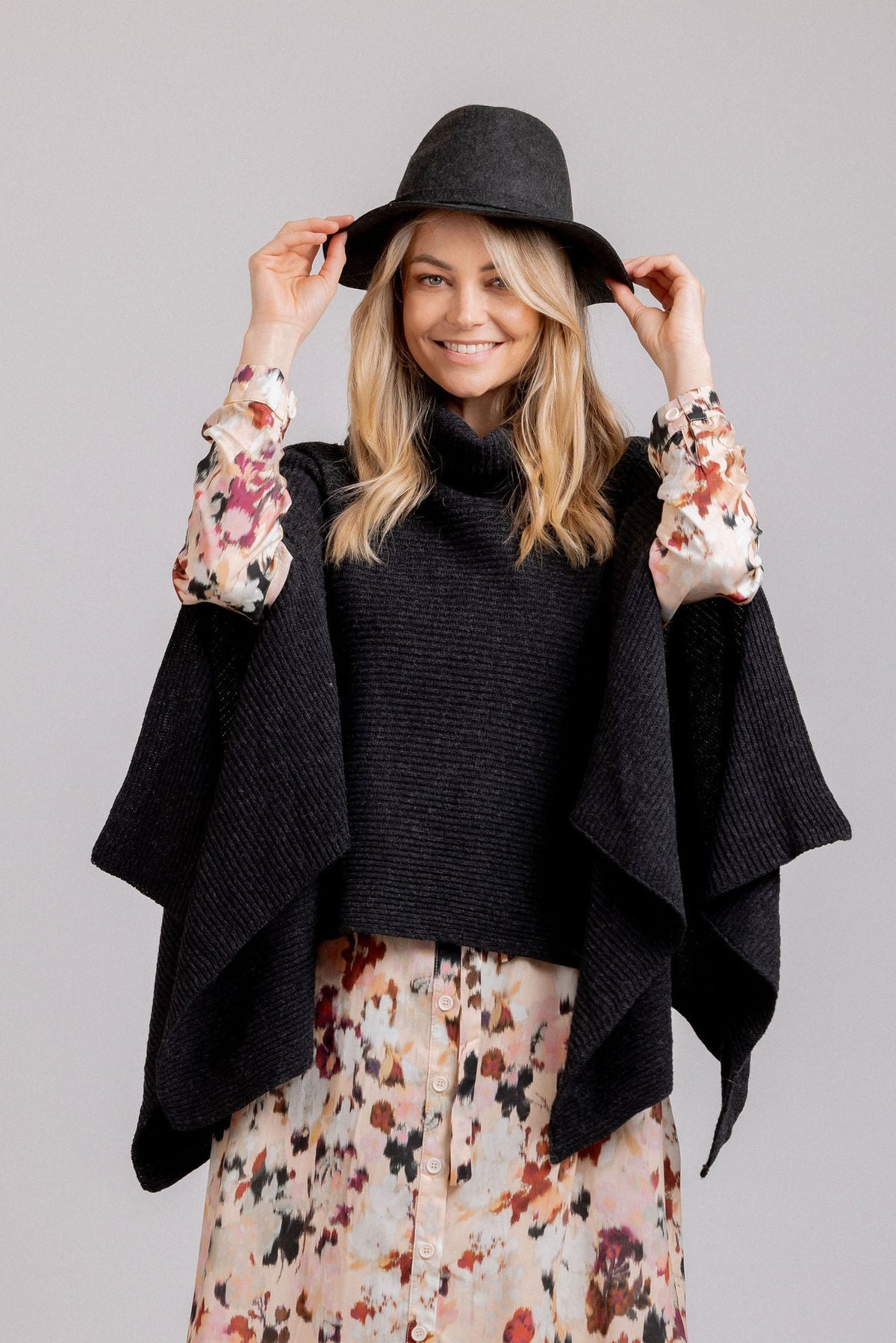 Nessie Cape - Charcoal