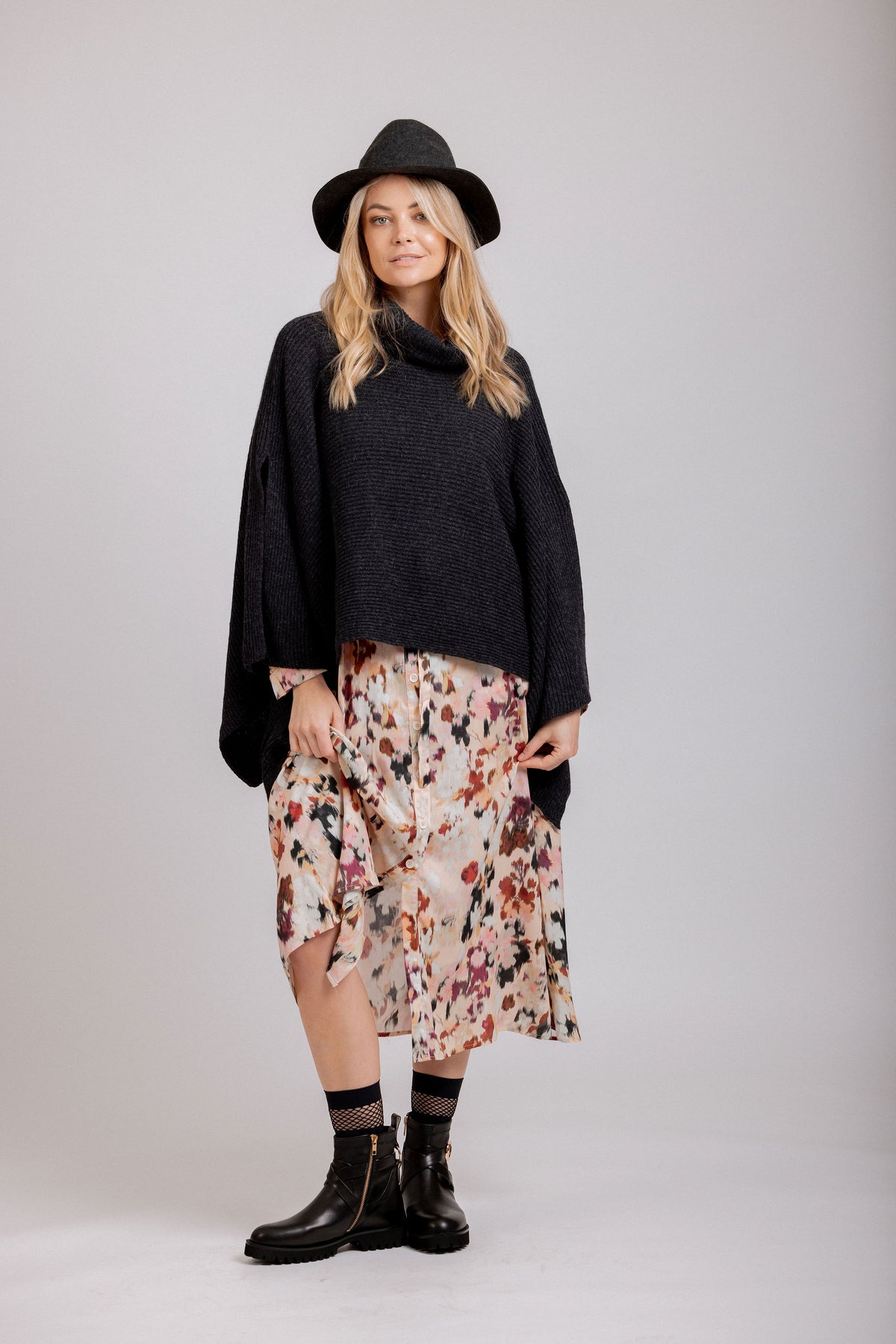 Nessie Cape - Charcoal