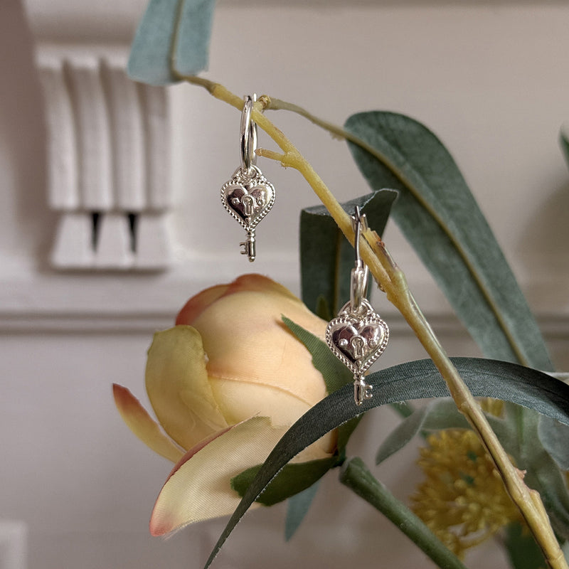 1018-1525 Open My Heart Earring - Silver