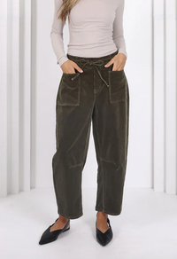 Leo Barrel Jeans Corduroy - Forest Moss - Preorder