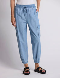 Teigan Pant - Light Wash