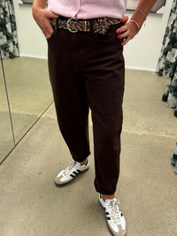 Atticus Barrel Jeans / Chocolate