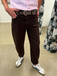 Atticus Barrel Jeans / Chocolate