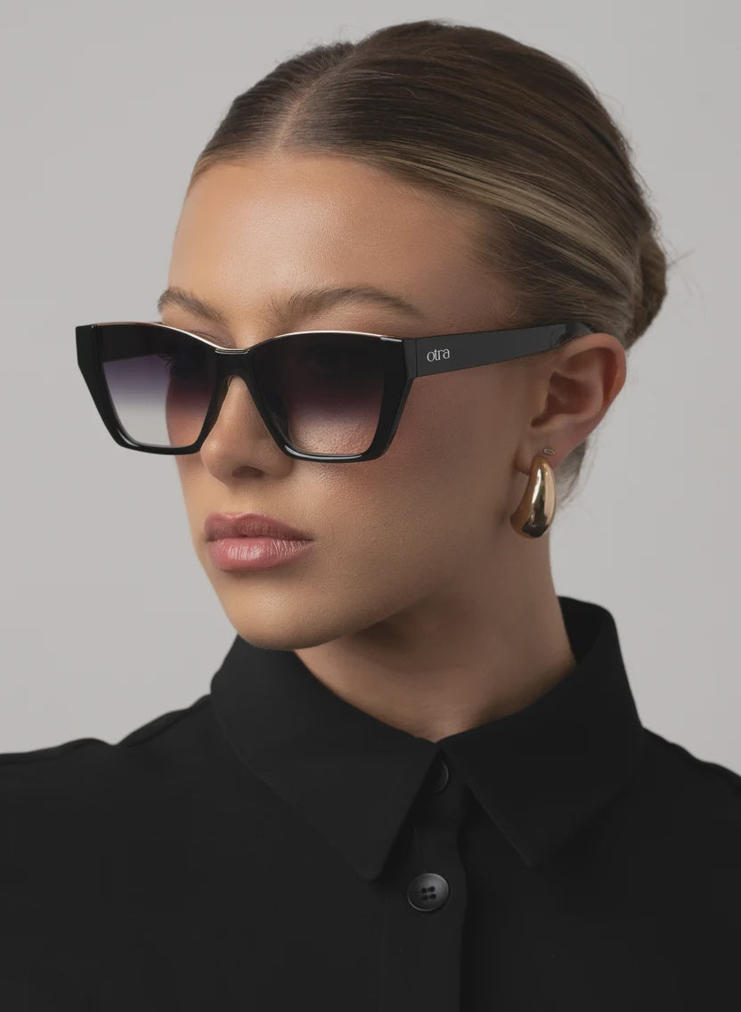 Belle- Black /Smoke fade