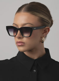 Belle- Black /Smoke fade