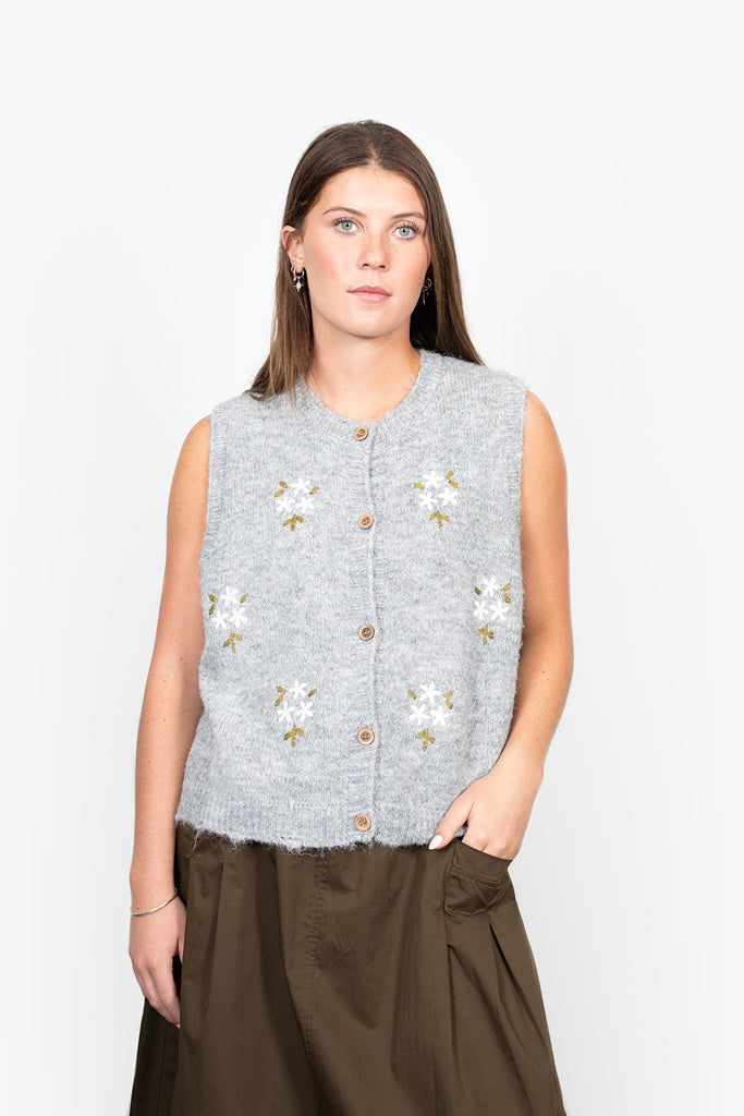 Maude Vest