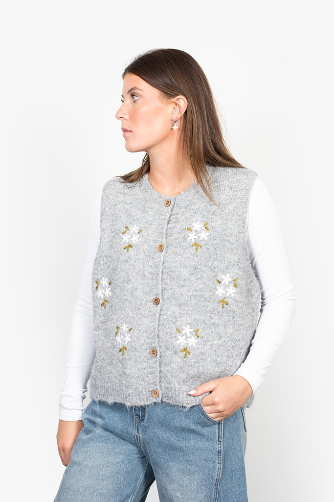 Maude Vest
